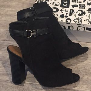 Open toe booties with buckle black 8
